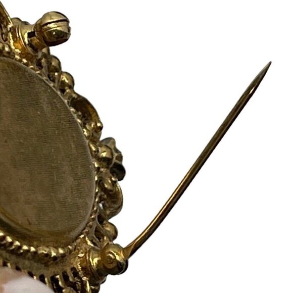 Vintage Cameo Brooch Pin Gold Tone Avon Pinback Opens Up Empty Glace Locket - Picture 3 of 16